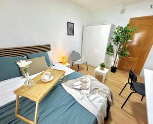 Dormitori de Apartament per a compartir en  Madrid Capital amb Calefacció, Moblat i Forn