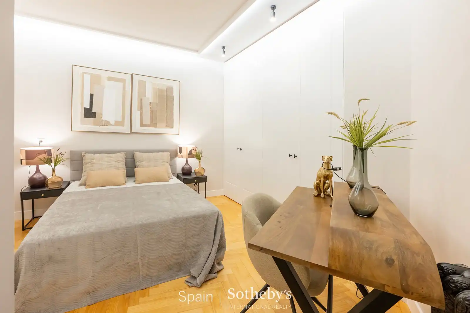 Bedroom of Apartments for sale in Madrid  with Air Conditioner and Heating