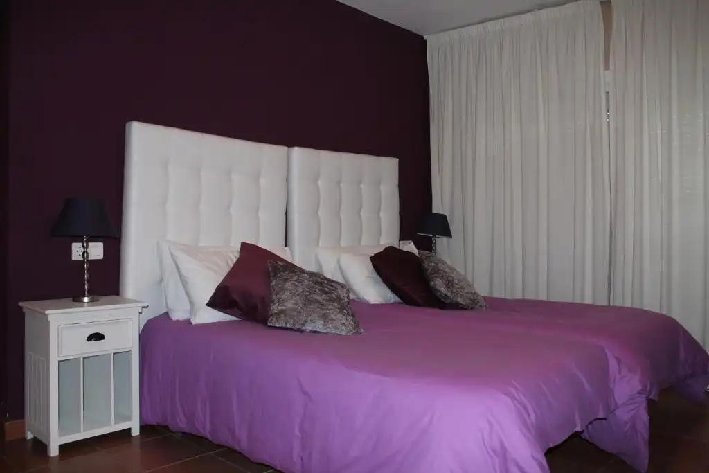 Habitación de Edificio en venta en San Martín del Tesorillo con Alarma