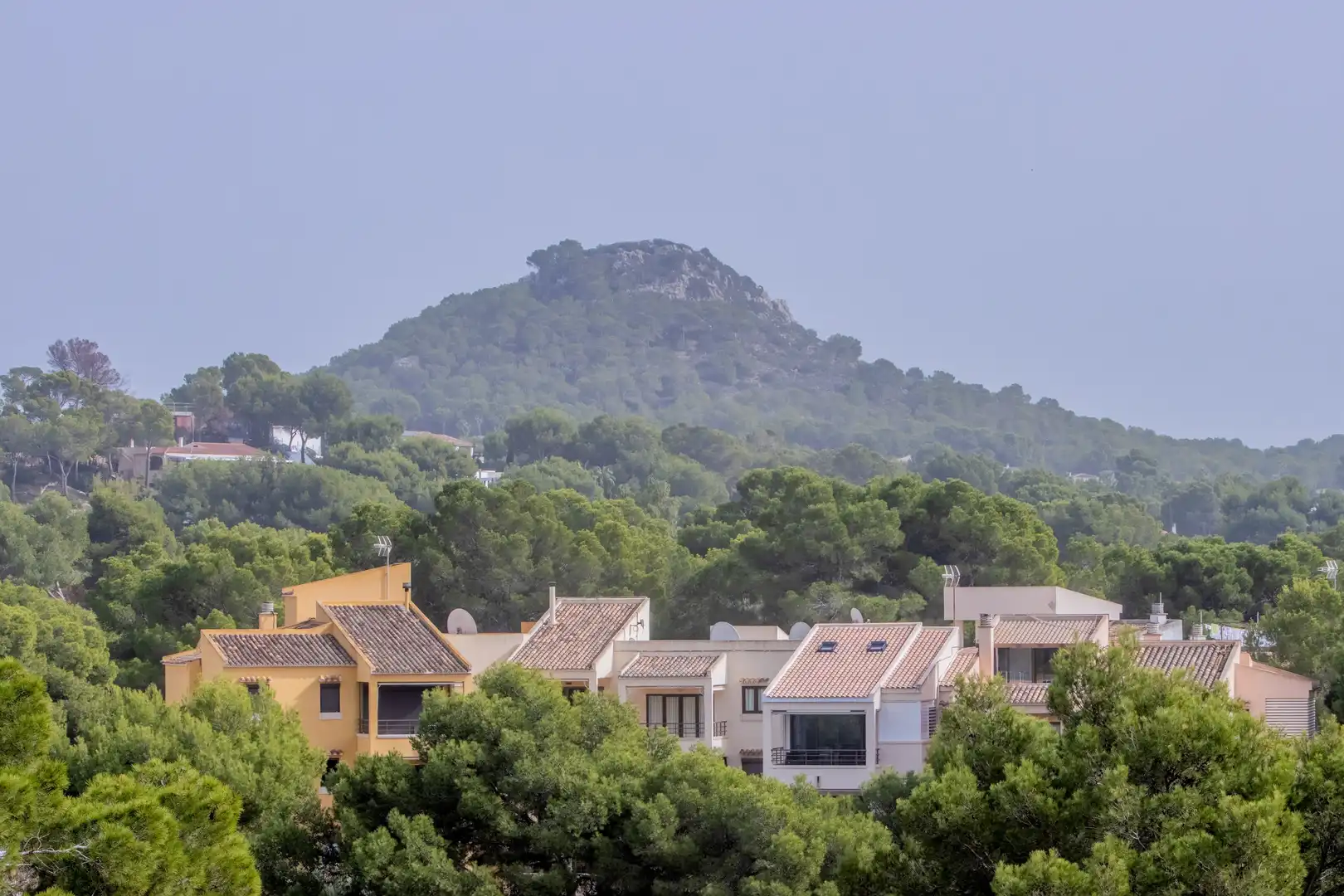 Vista exterior de Casa adosada en venda en Calvià amb Aire condicionat, Jardí privat i Terrassa