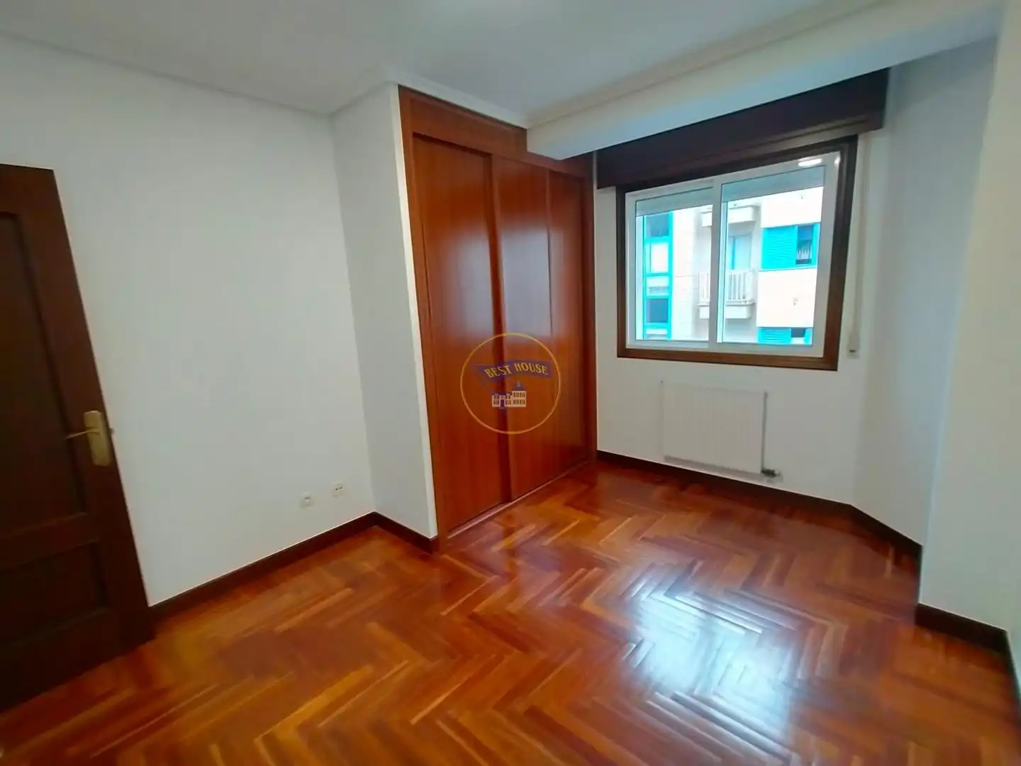 Flat for rent in Vigo   with Heating, Parquet flooring and Furnished