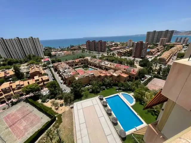 Vista exterior de Piso de alquiler en Alicante / Alacant con Terraza, Amueblado y Internet