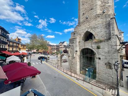 Vista exterior de Dúplex en venda en Puigcerdà amb Aire condicionat, Terrassa i Balcó