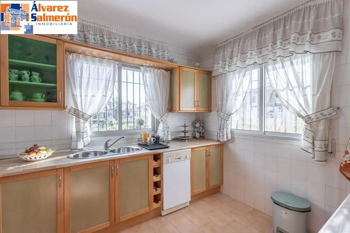 Detached house with pool for sale in Calle de la Encina, imagen 14