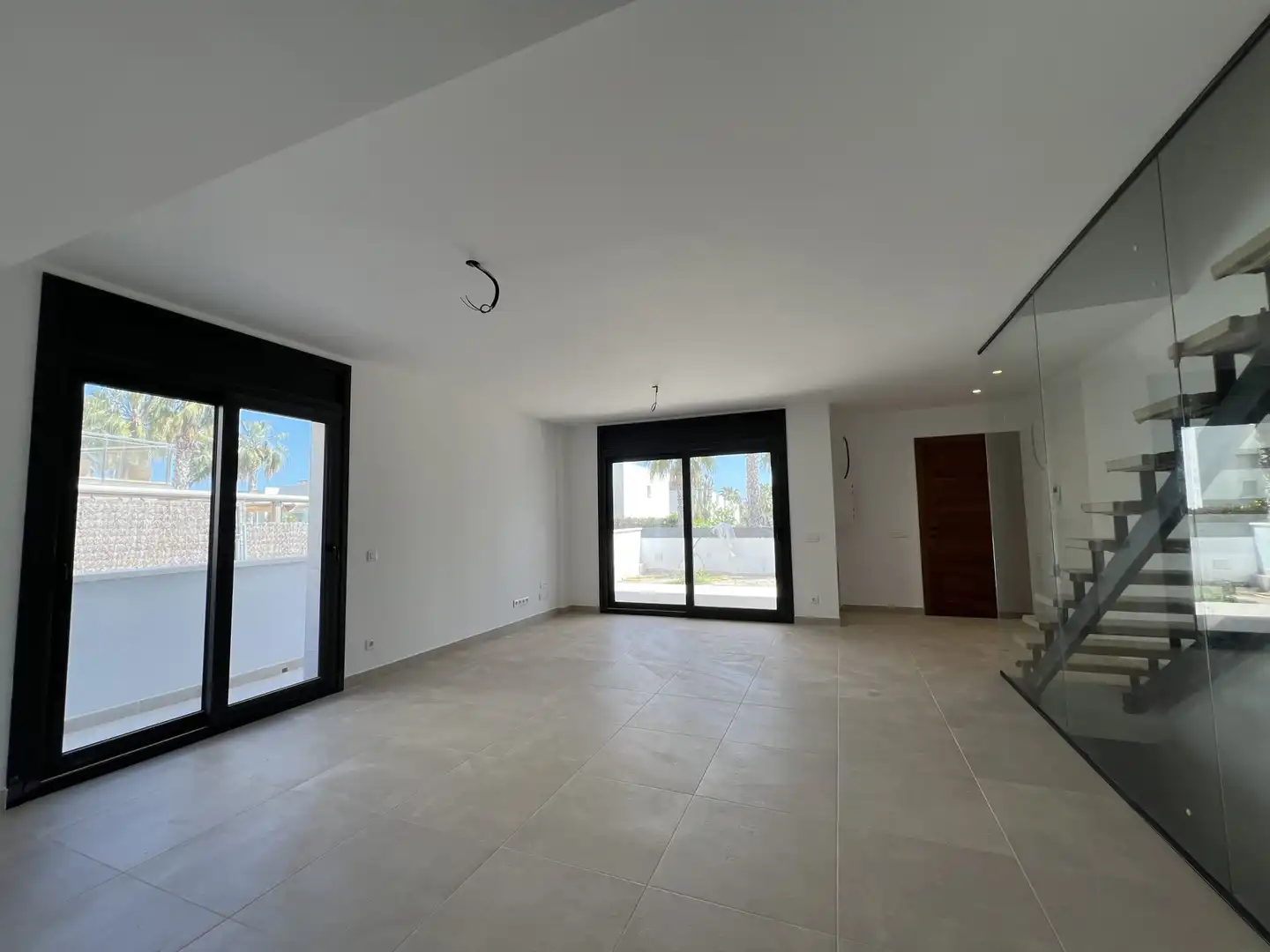 Wohnzimmer von Einfamilien-Reihenhaus zum Verkauf in Altafulla mit Klimaanlage, Heizung und Terrasse