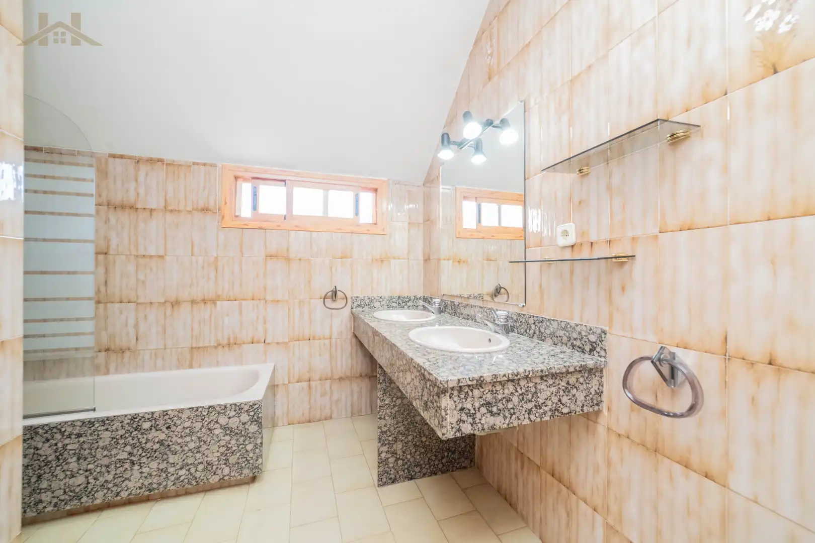 Baño de Casa o chalet en venta en Villaviciosa de Odón con Aire acondicionado, Calefacción y Jardín privado