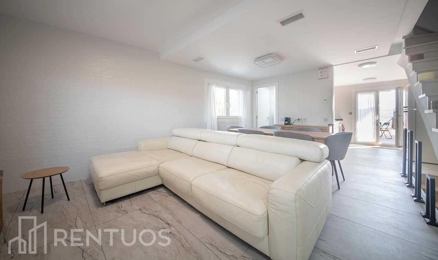 Living room of House or chalet to rent in Sant Vicenç Dels Horts  with Air Conditioner, Parquet flooring and Terrace