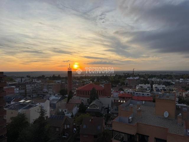 Piso en Venta en Calle Federico Carlos Sainz de Robles en Valdezarza