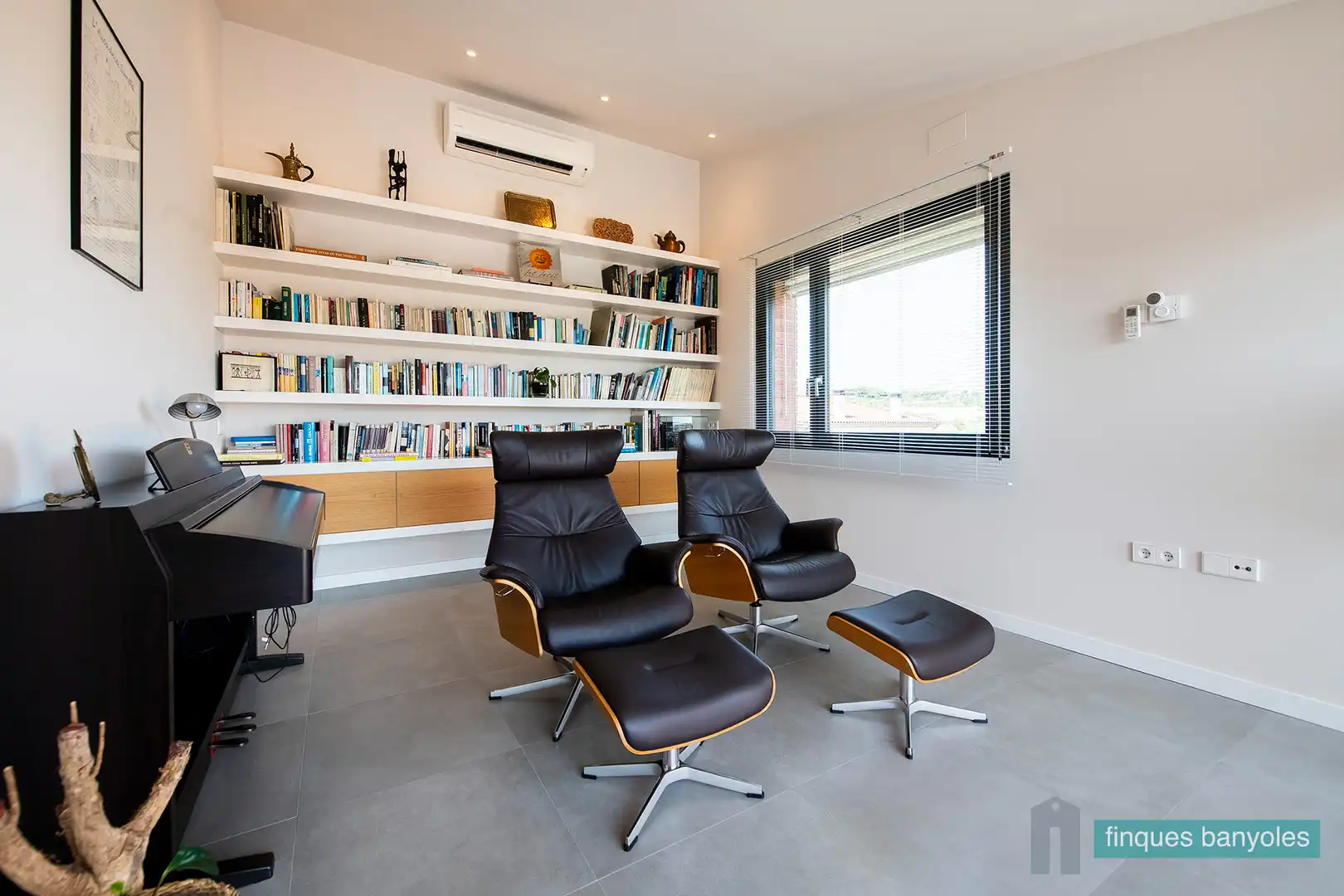 Living room of Houses for sale in Banyoles  with Air Conditioner, Heating and Terrace