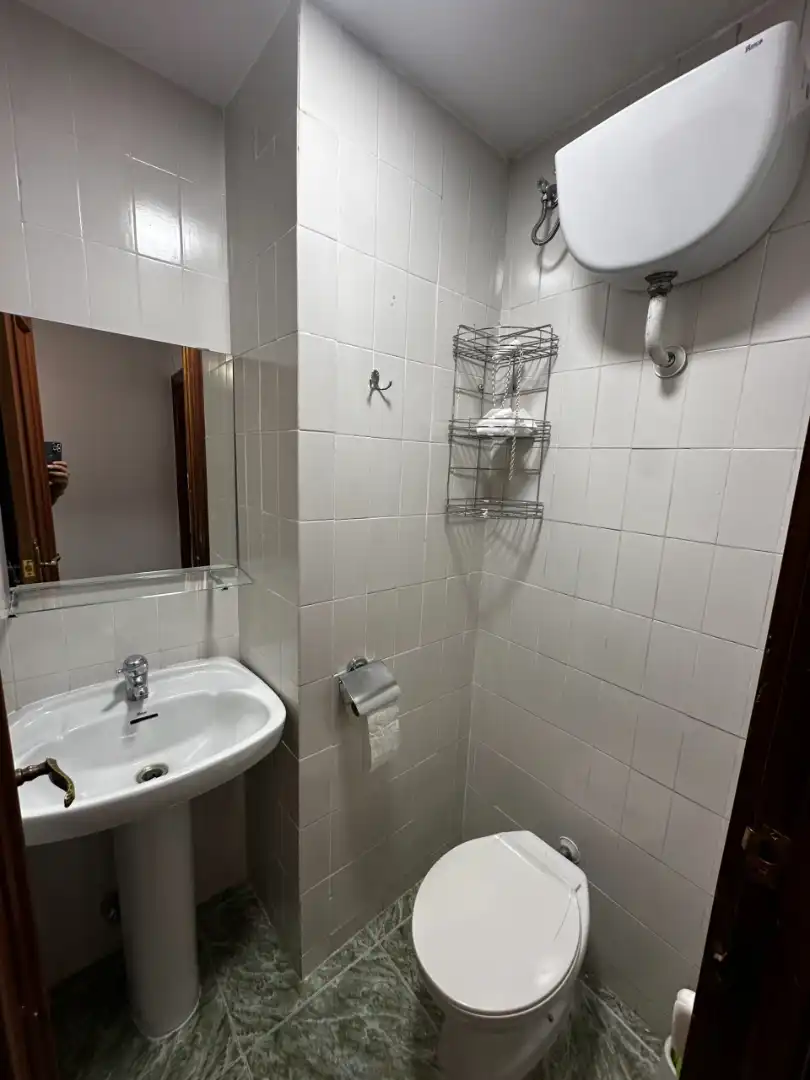 Bathroom of Flat for rent in Cuenca  with Heating, Terrace and Furnished