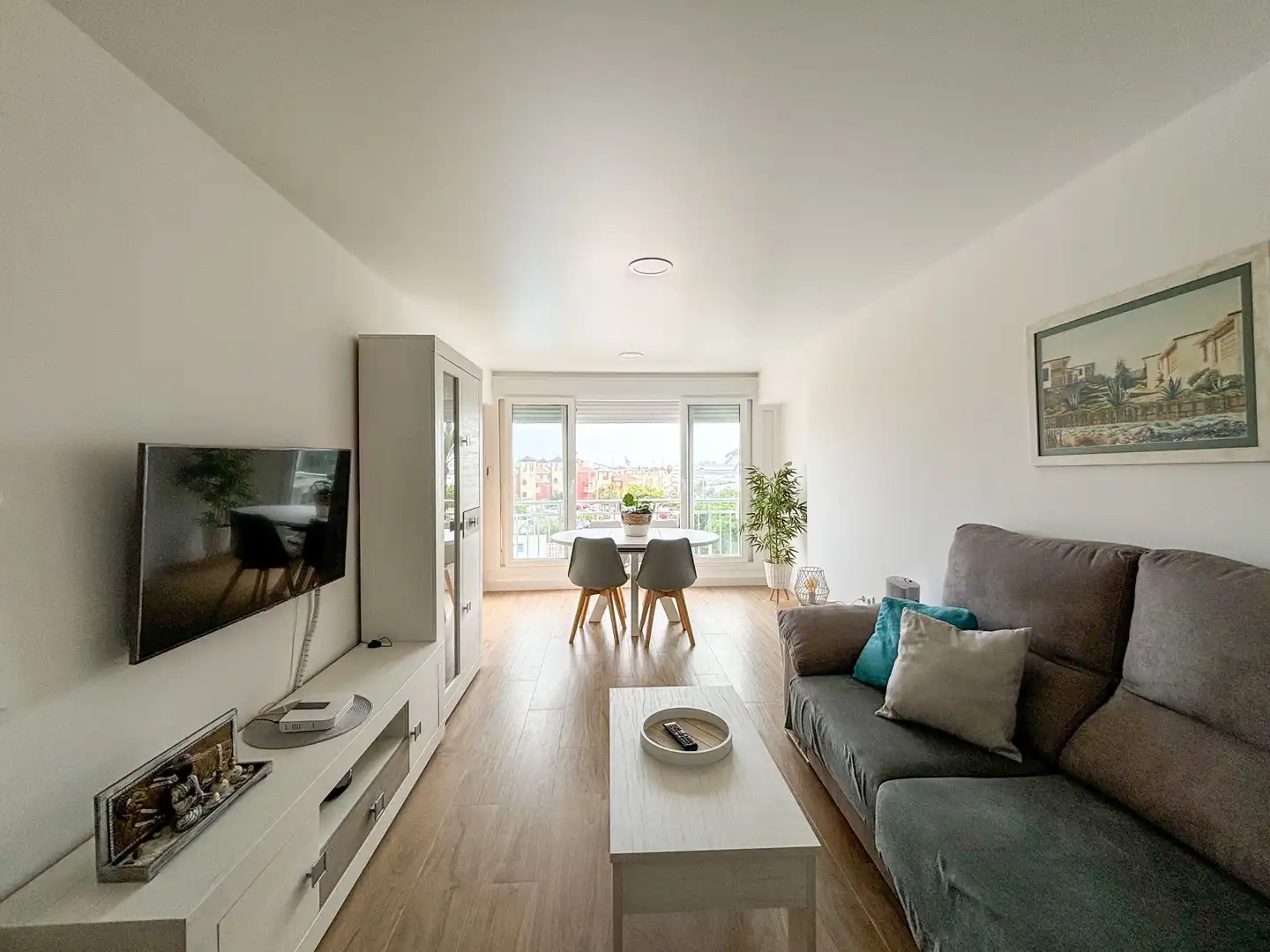Sala d'estar de Apartament de lloguer en Torrevieja amb Piscina i Piscina comunitària