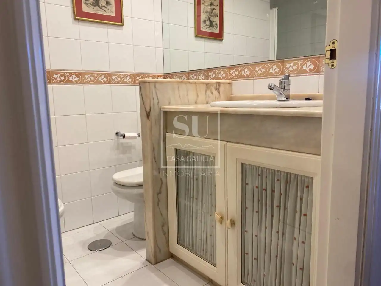 Baño de Piso en venta en Vigo  con Calefacción y Trastero