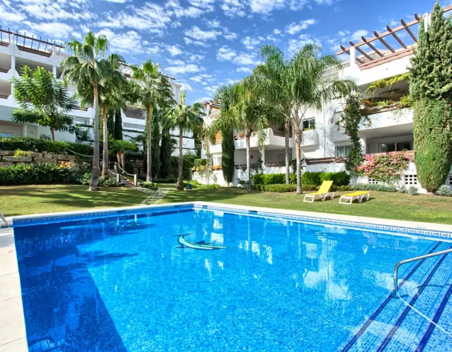 Apartamento con piscina en alquiler en Selwo, imagen 32
