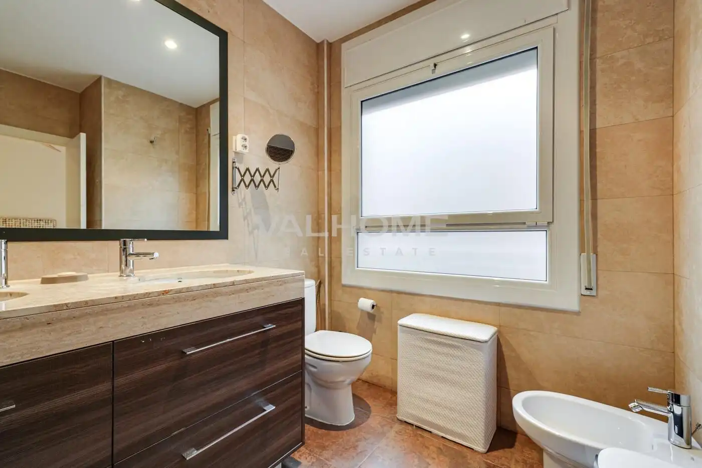 Badezimmer von Einfamilien-Reihenhaus zum Verkauf in Sant Cugat del Vallès mit Heizung, Privatgarten und Parkett