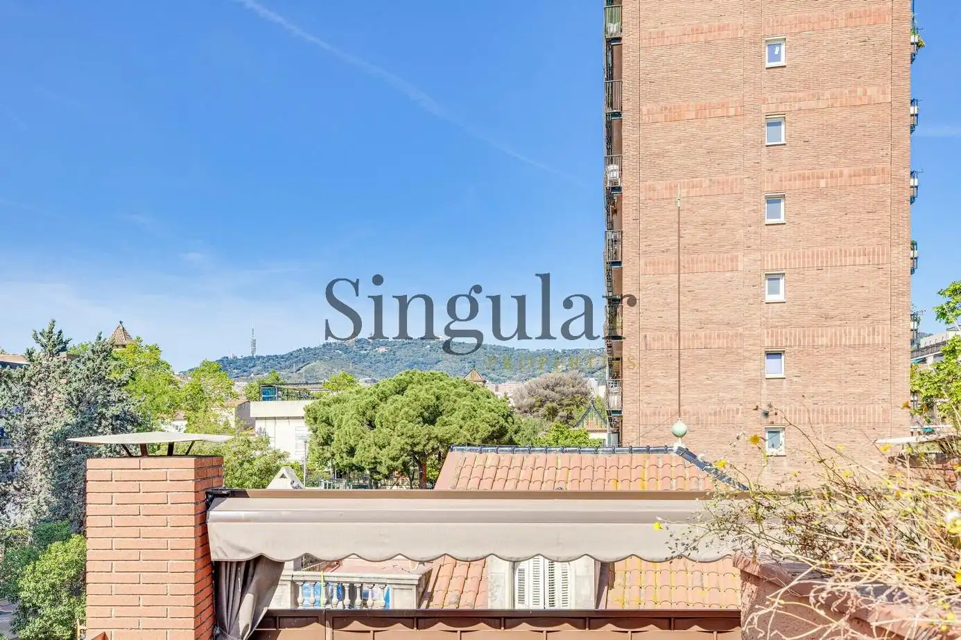 Vista exterior de Casa adosada en venta en Barcelona con Aire acondicionado, Calefacción y Terraza