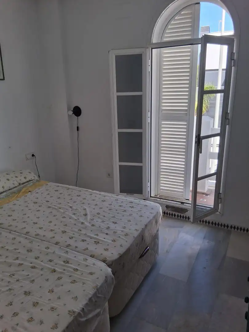 Dormitori de Casa adosada en venda en Chiclana de la Frontera amb Terrassa, Balcó i Piscina comunitària