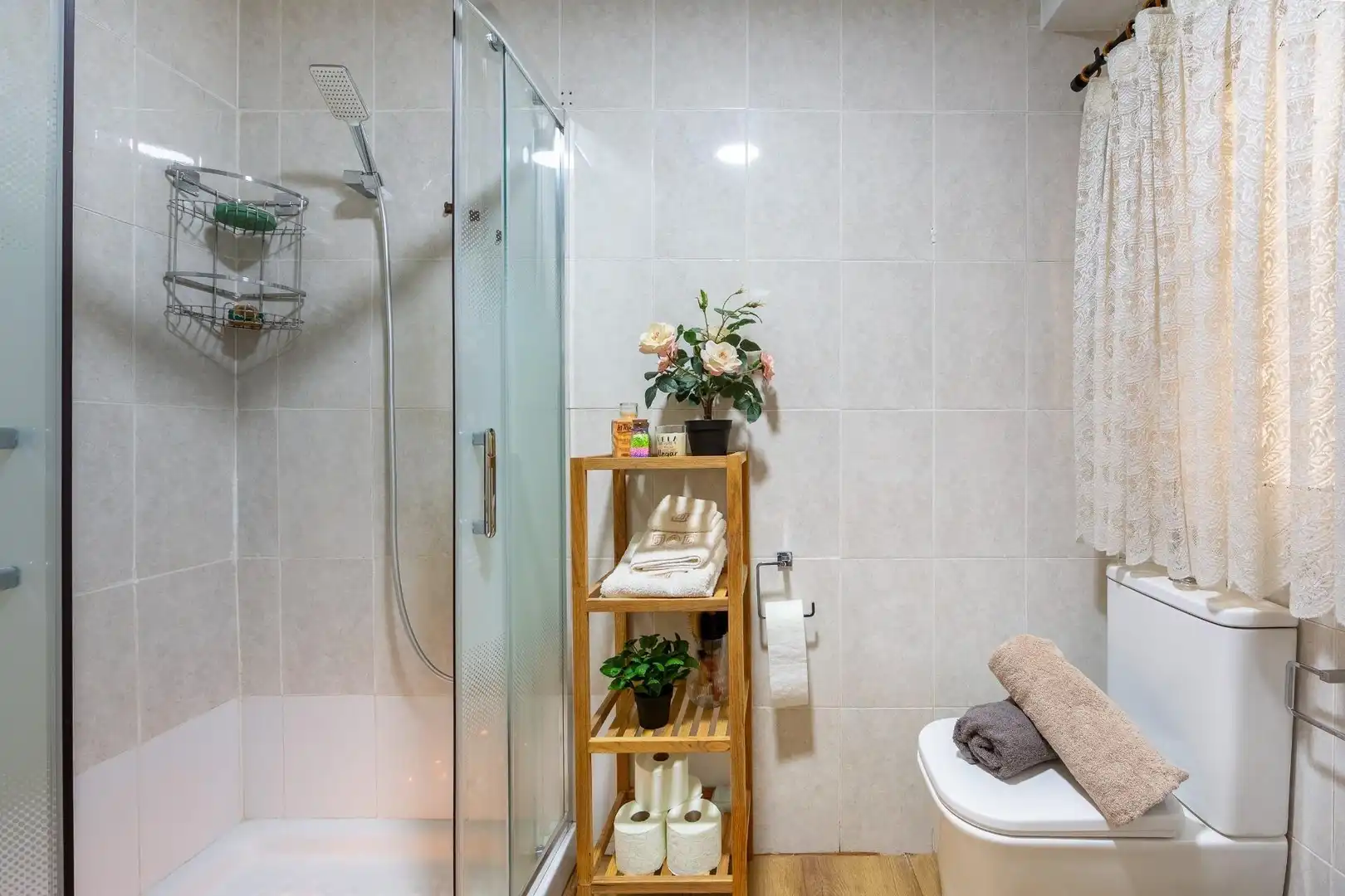 Badezimmer von Wohnung zur Miete in Almería mit Klimaanlage, Heizung und Terrasse