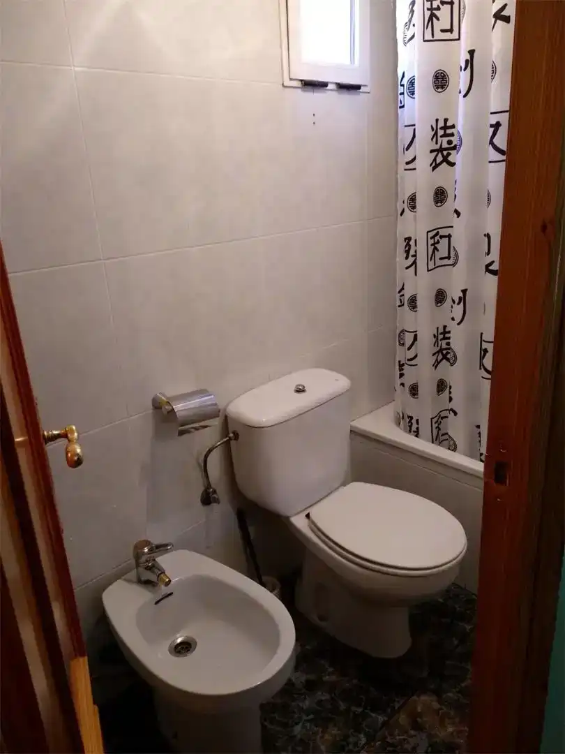 Baño de Casa adosada en venta en Dueñas con Parquet, Amueblado y Horno