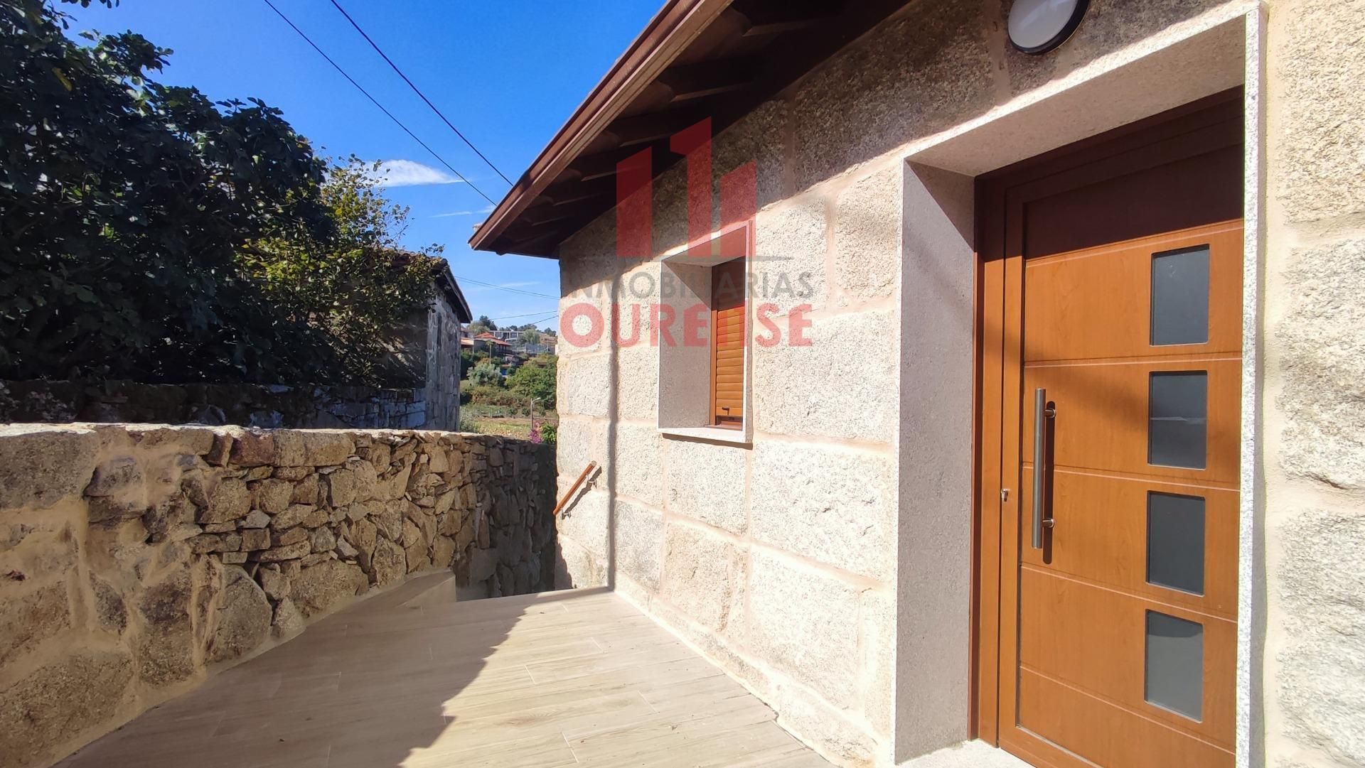 Exterior view of House or chalet for sale in Toén  with Heating, Private garden and Balcony