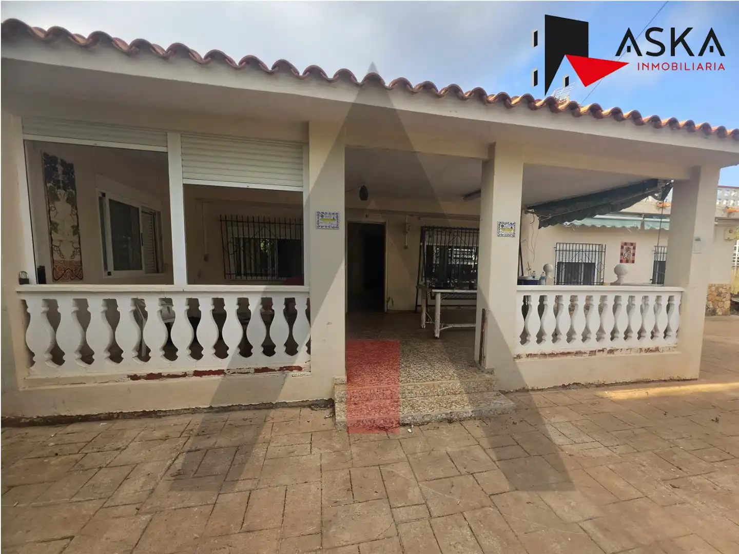 Vista exterior de Casa o xalet en venda en Montserrat amb Jardí privat, Traster i Piscina