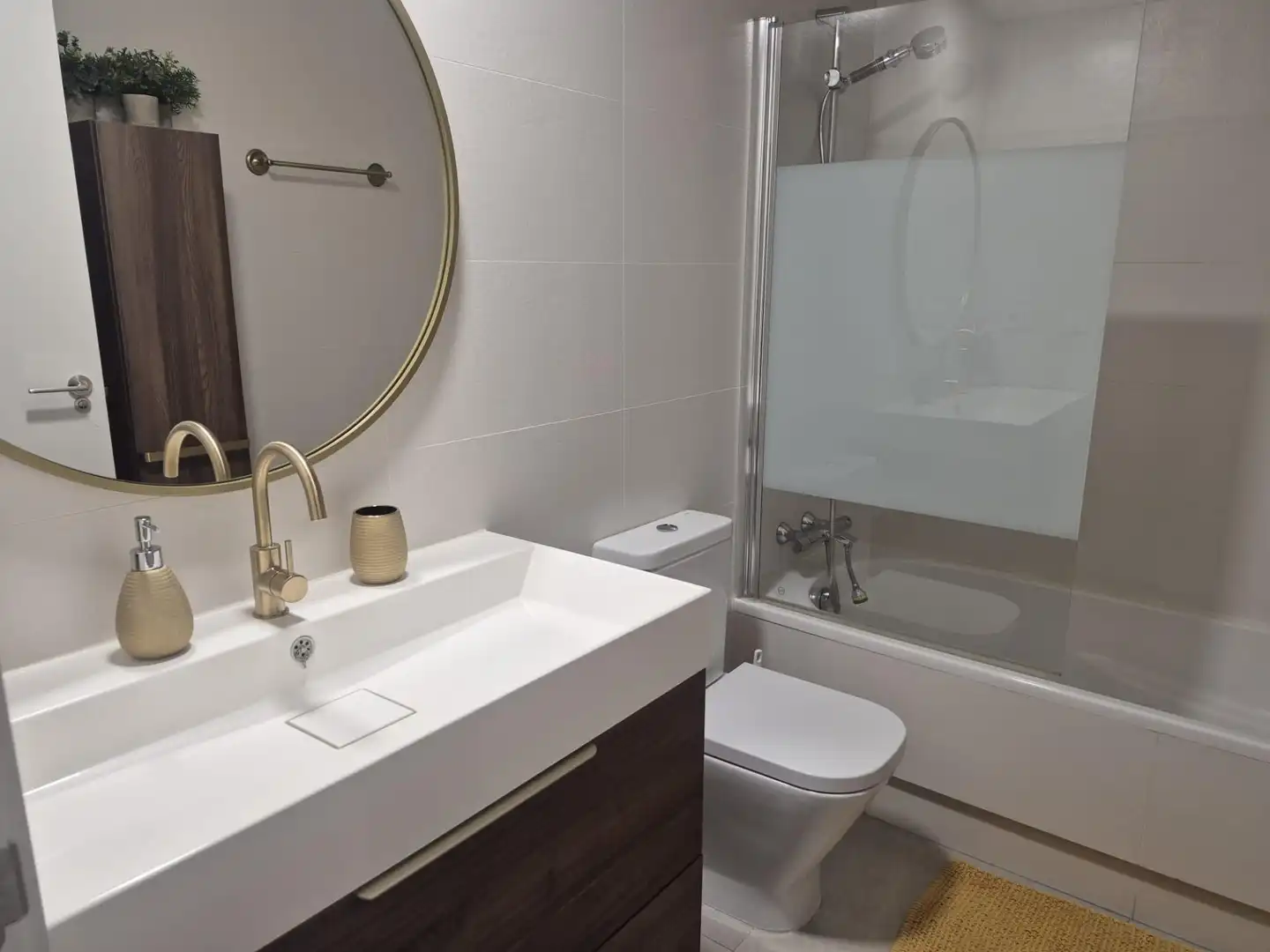 Baño de Piso de alquiler en Alicante / Alacant con Aire acondicionado, Calefacción y Terraza