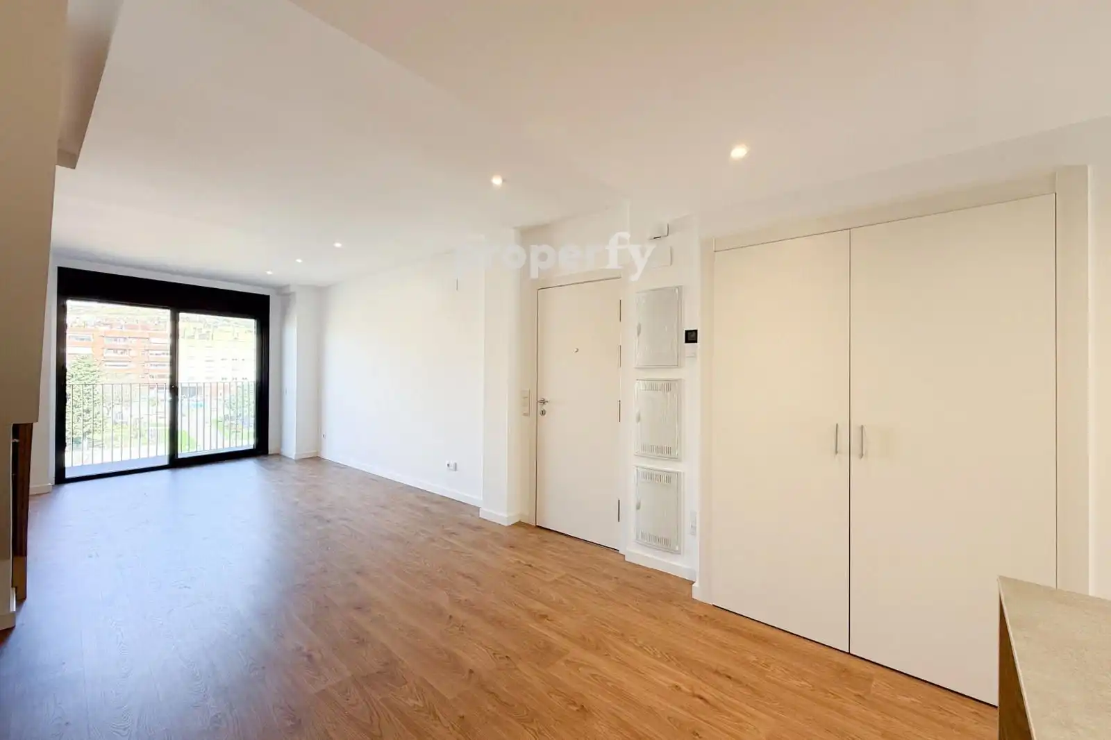 Außenansicht von Maisonette zum Verkauf in Badalona mit Klimaanlage, Heizung und Parkett