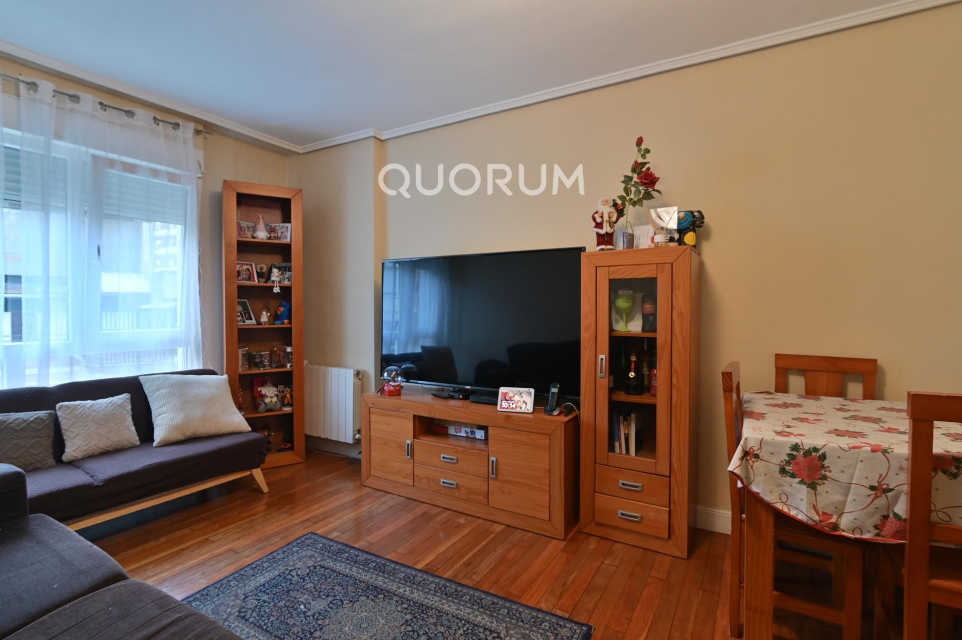 Sala d'estar de Pis en venda en Bilbao  amb Calefacció i Terrassa