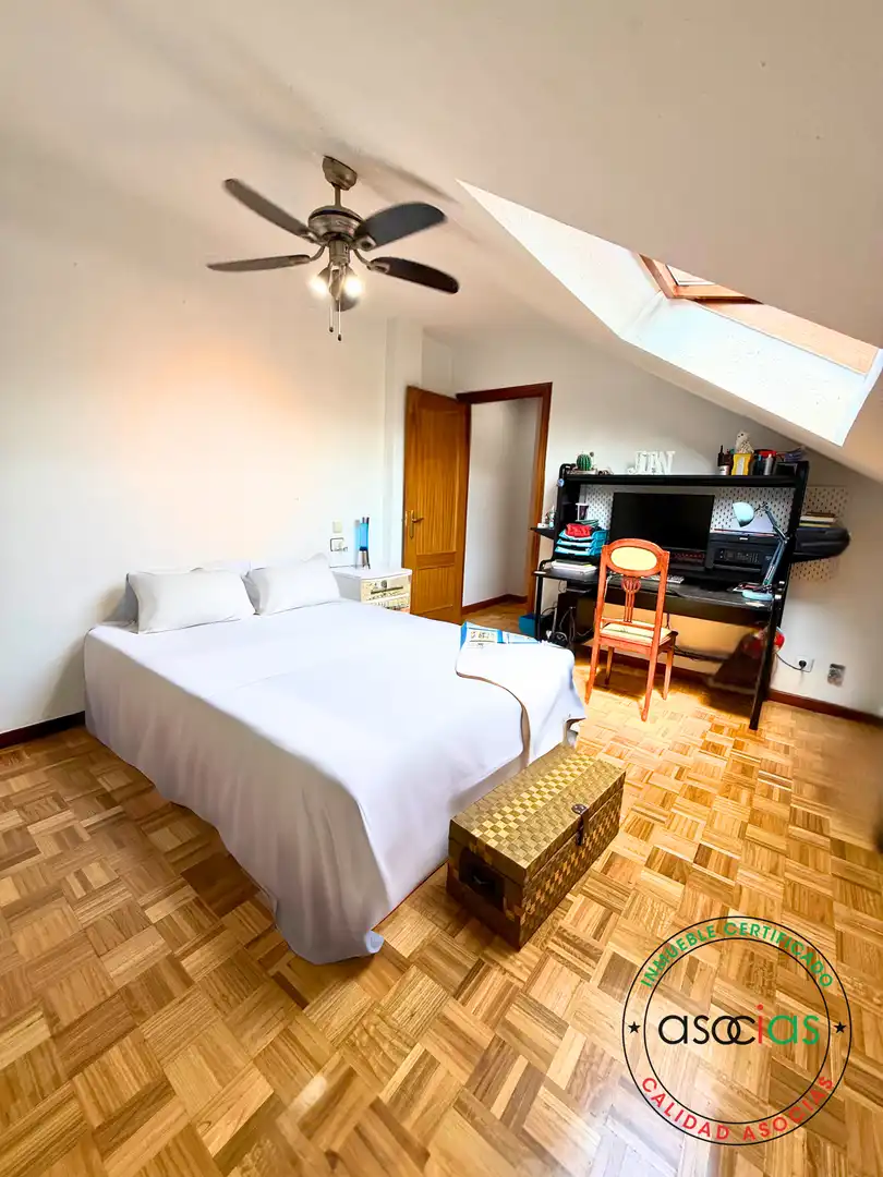 Habitación de Ático en venta en Langreo con Calefacción, Parquet y Terraza