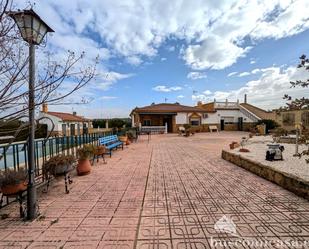 Vista exterior de Casa o xalet en venda en Linares amb Aire condicionat, Calefacció i Jardí privat