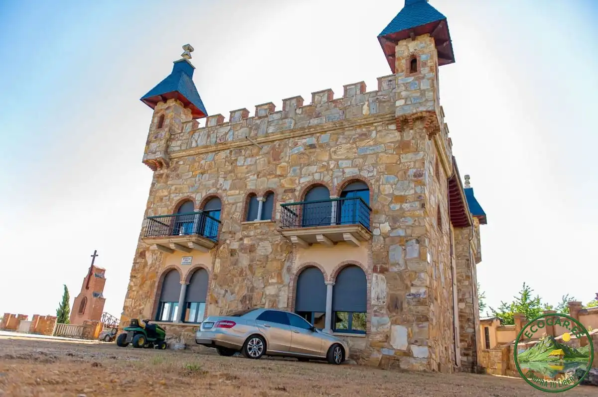 Vista exterior de Casa o xalet en venda en Quintana del Castillo amb Calefacció, Jardí privat i Terrassa