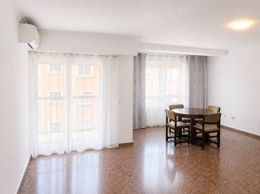 Wohnung mit Balkon zum Verkauf in Calle Ronda de Bruguieres