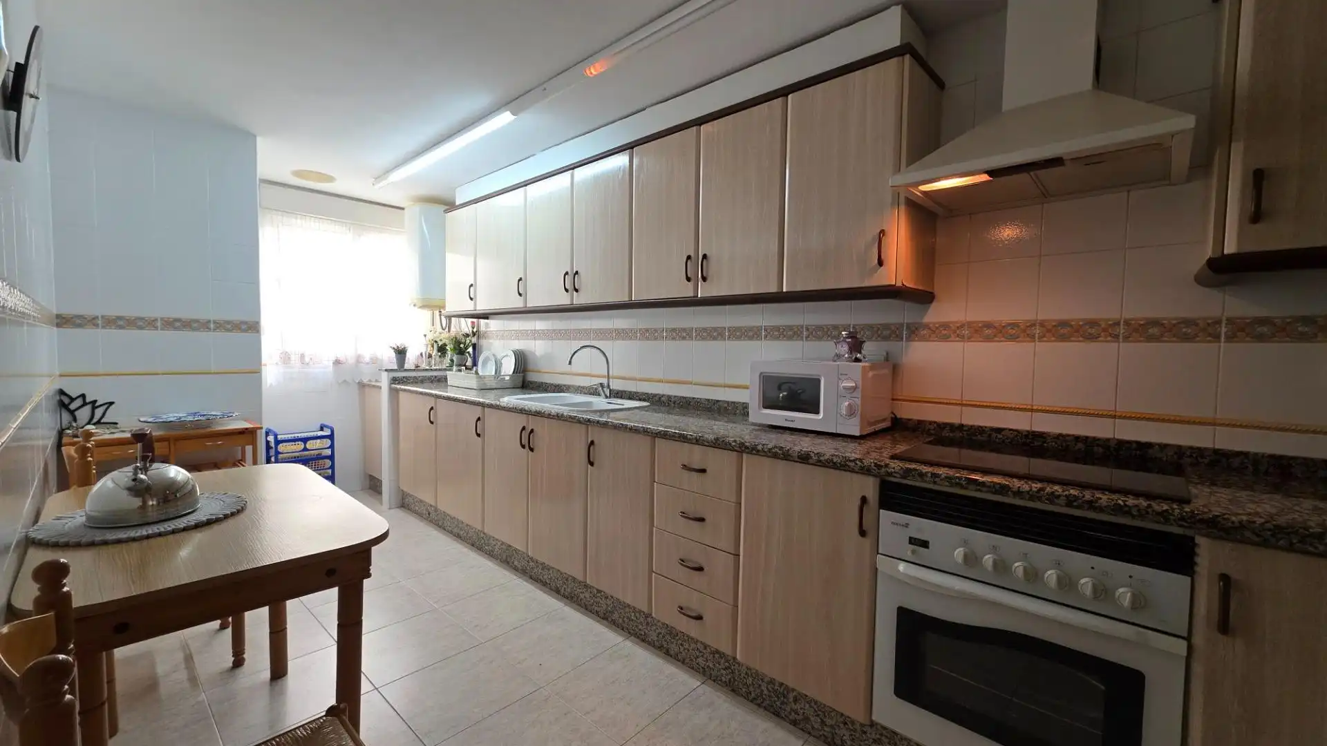 Küche von Dachboden zum Verkauf in Gandia mit Klimaanlage, Terrasse und Abstellraum