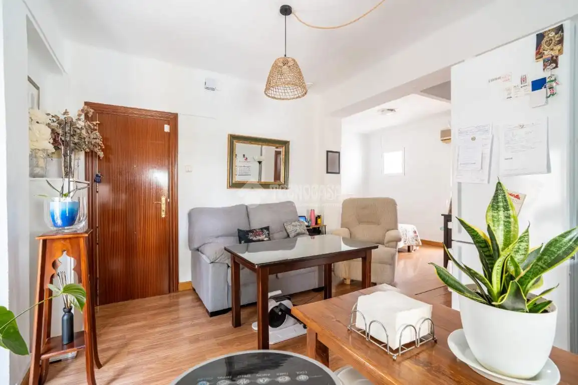 Sala d'estar de Pis en venda en Granada amb Aire condicionat i Balcó