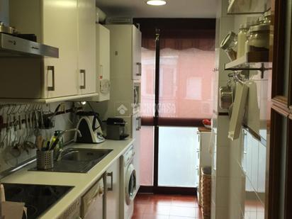 Kitchen of Flat for sale in  Madrid Capital  with Heating and Storage room