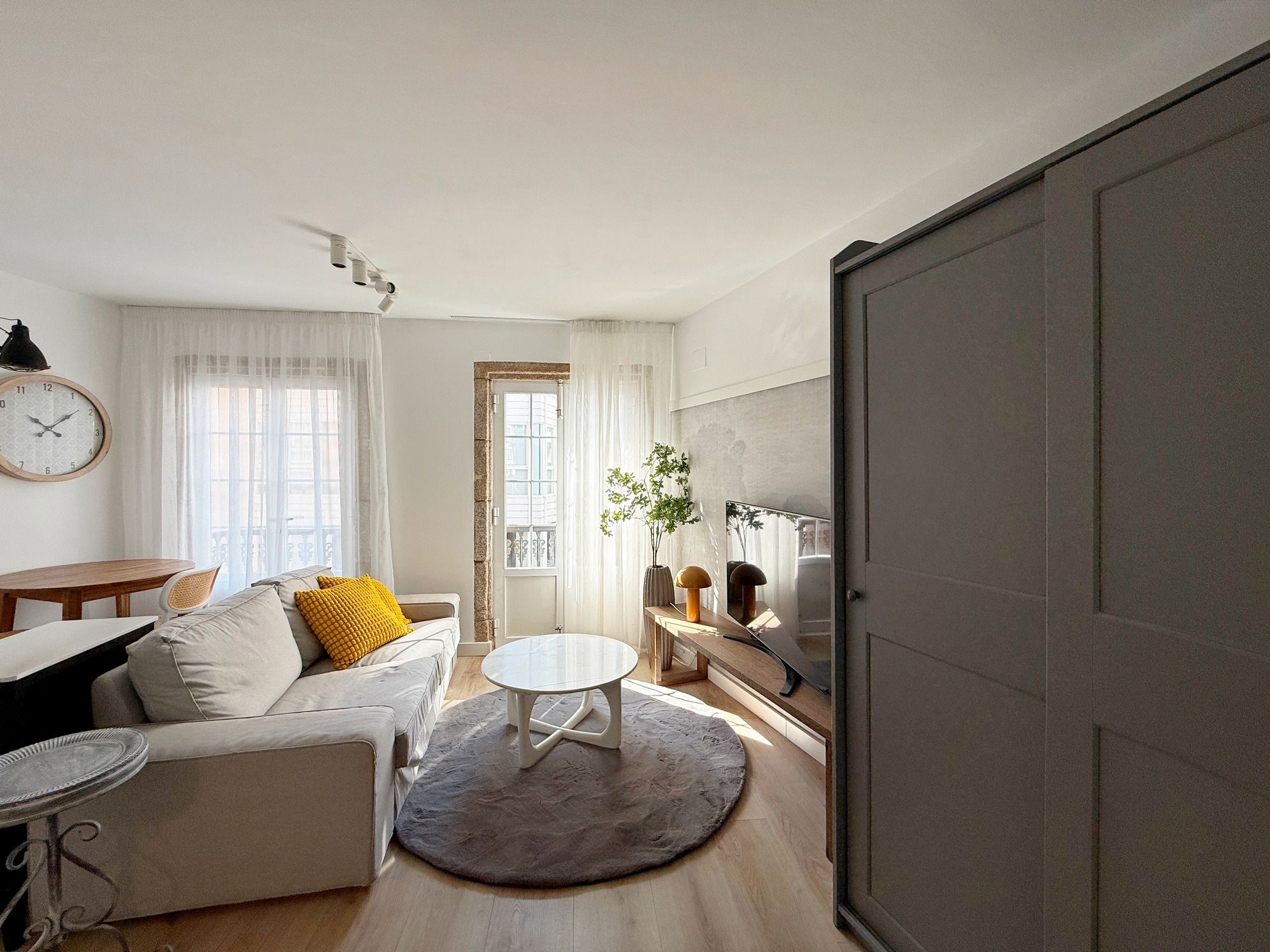 Sala d'estar de Apartament de lloguer en A Coruña Capital  amb Calefacció i Moblat