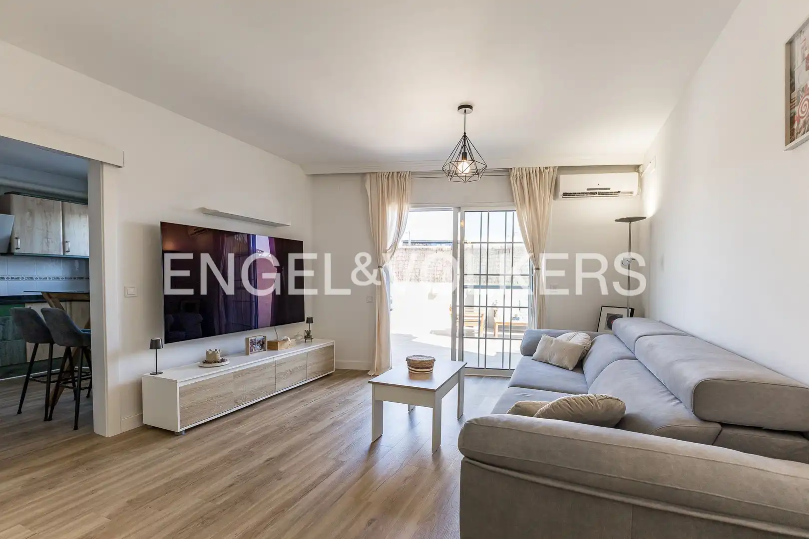 Sala de estar de Casa o chalet en venta en Vilanova i la Geltrú con Aire acondicionado, Calefacción y Terraza