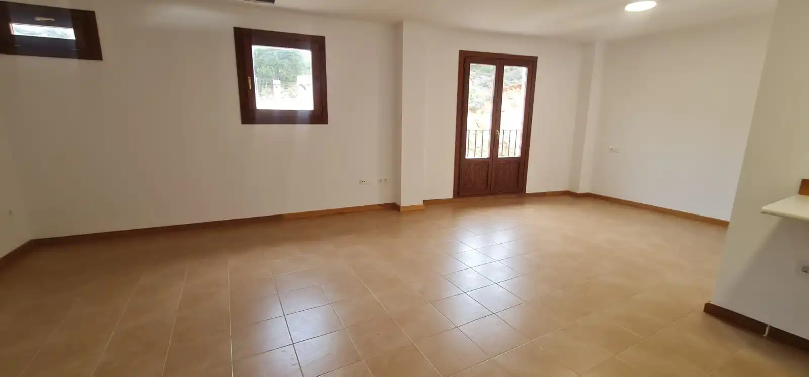 Maisonette zum Verkauf in Chóvar mit Ofen