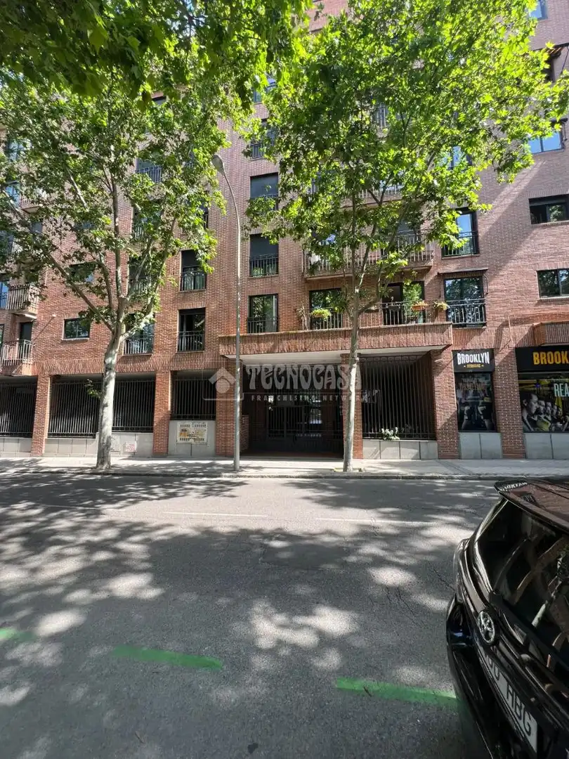 Exterior view of Garage for sale in Madrid