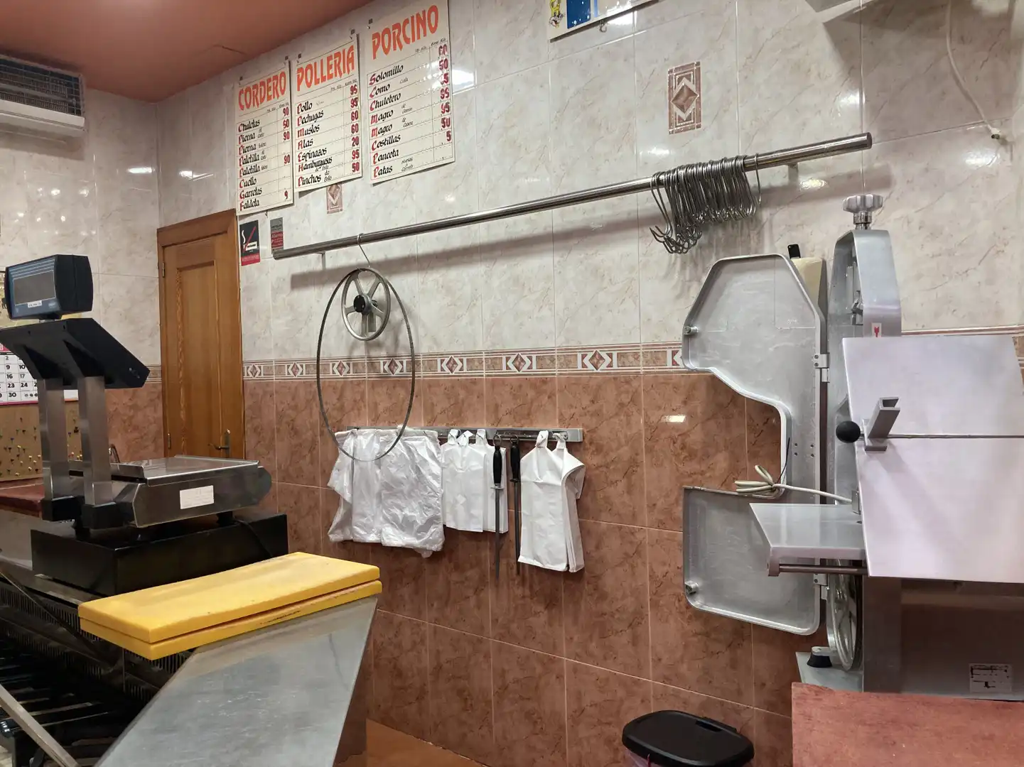 Commercial properties for rent in Torrent  with Air Conditioner
