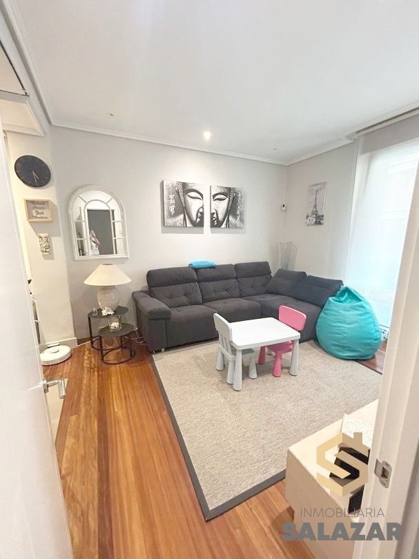 Living room of Flat for sale in Bilbao   with Heating, Storage room and Balcony