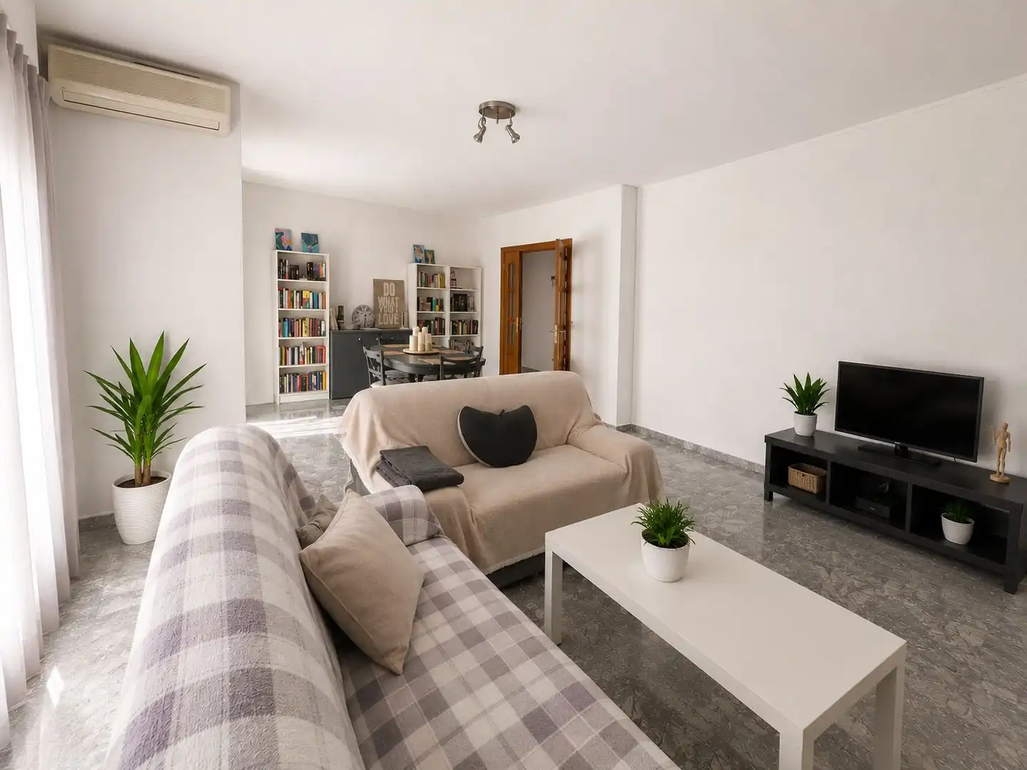 Casa con terraza en venta en Calle CARRERA de la virgen