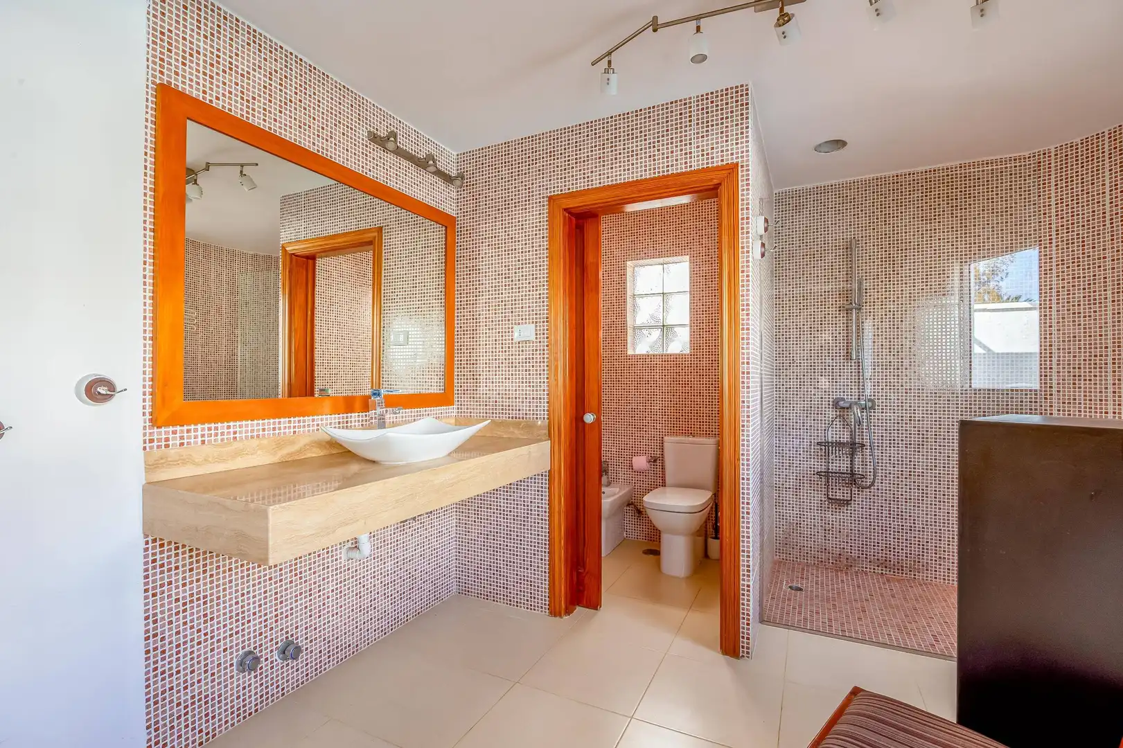 Bany de Casa o xalet en venda en Telde amb Aire condicionat, Jardí privat i Terrassa