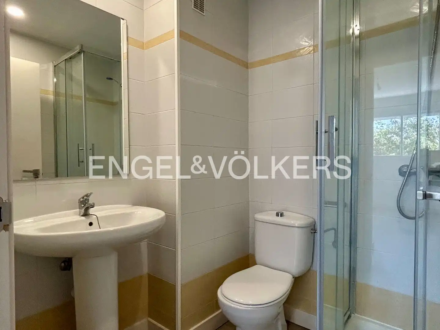 Bathroom of Flat for sale in Alcobendas  with Heating, Storage room and Swimming Pool