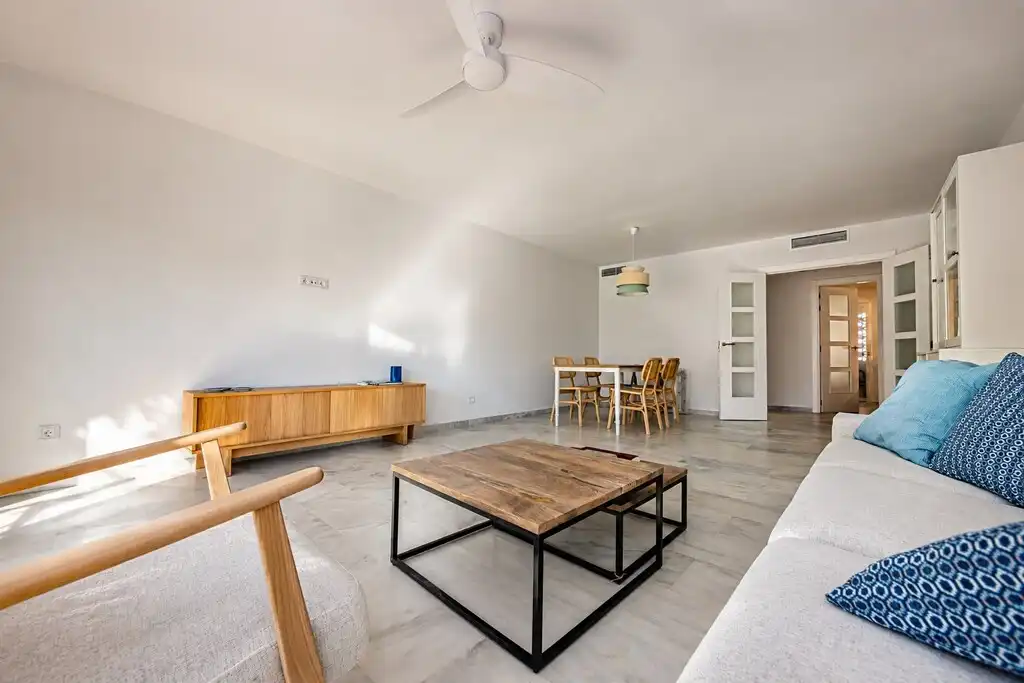 Wohnzimmer von Wohnungen zur Miete in Estepona mit Klimaanlage, Terrasse und Alarm