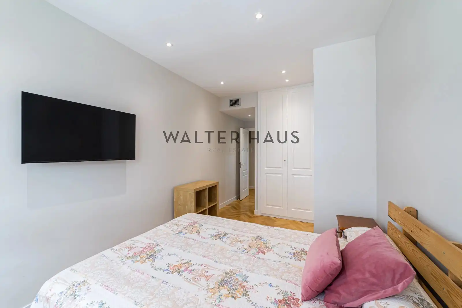 Bedroom of Flat for sale in Madrid  with Air Conditioner, Heating and Storage room