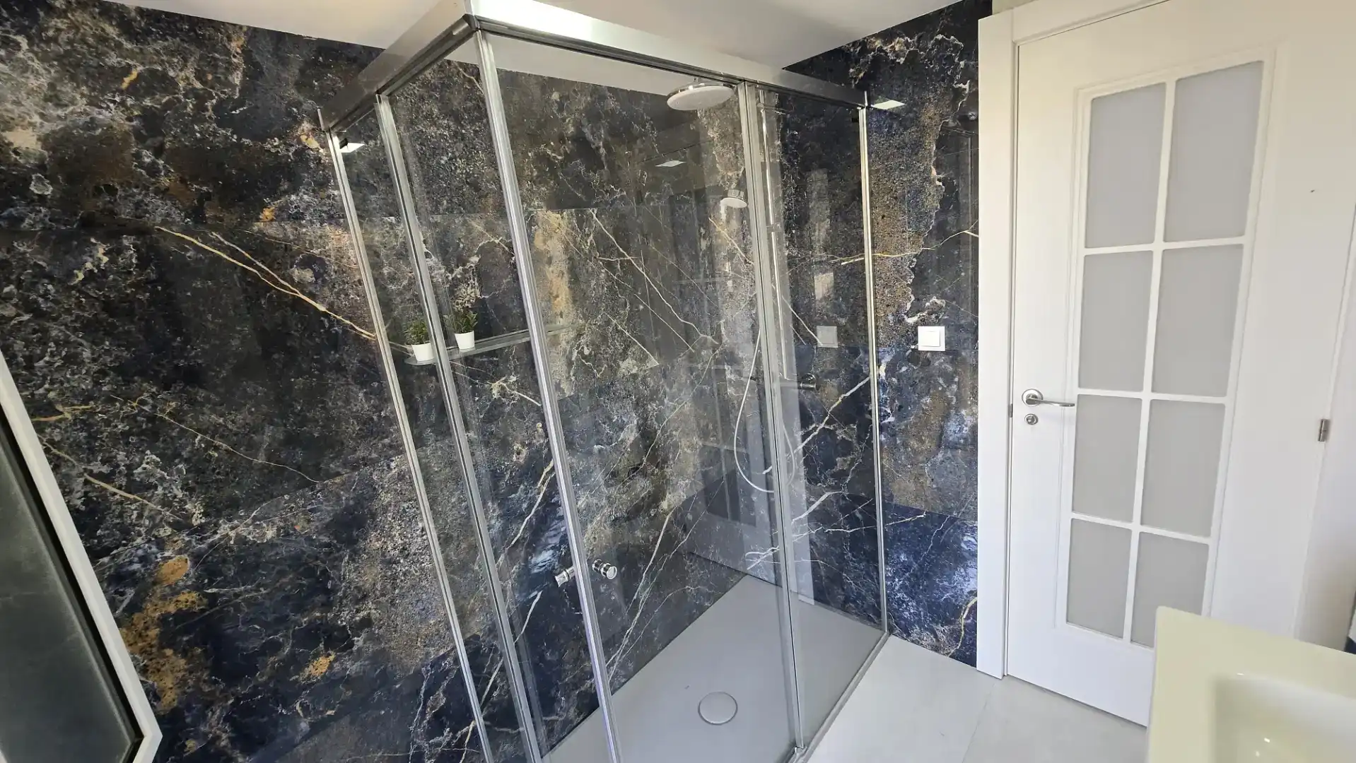 Bathroom of Flat for rent in El Campello  with Air Conditioner, Private garden and Swimming Pool
