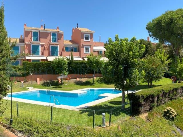Vista exterior de Casa o xalet de lloguer en Islantilla amb Terrassa