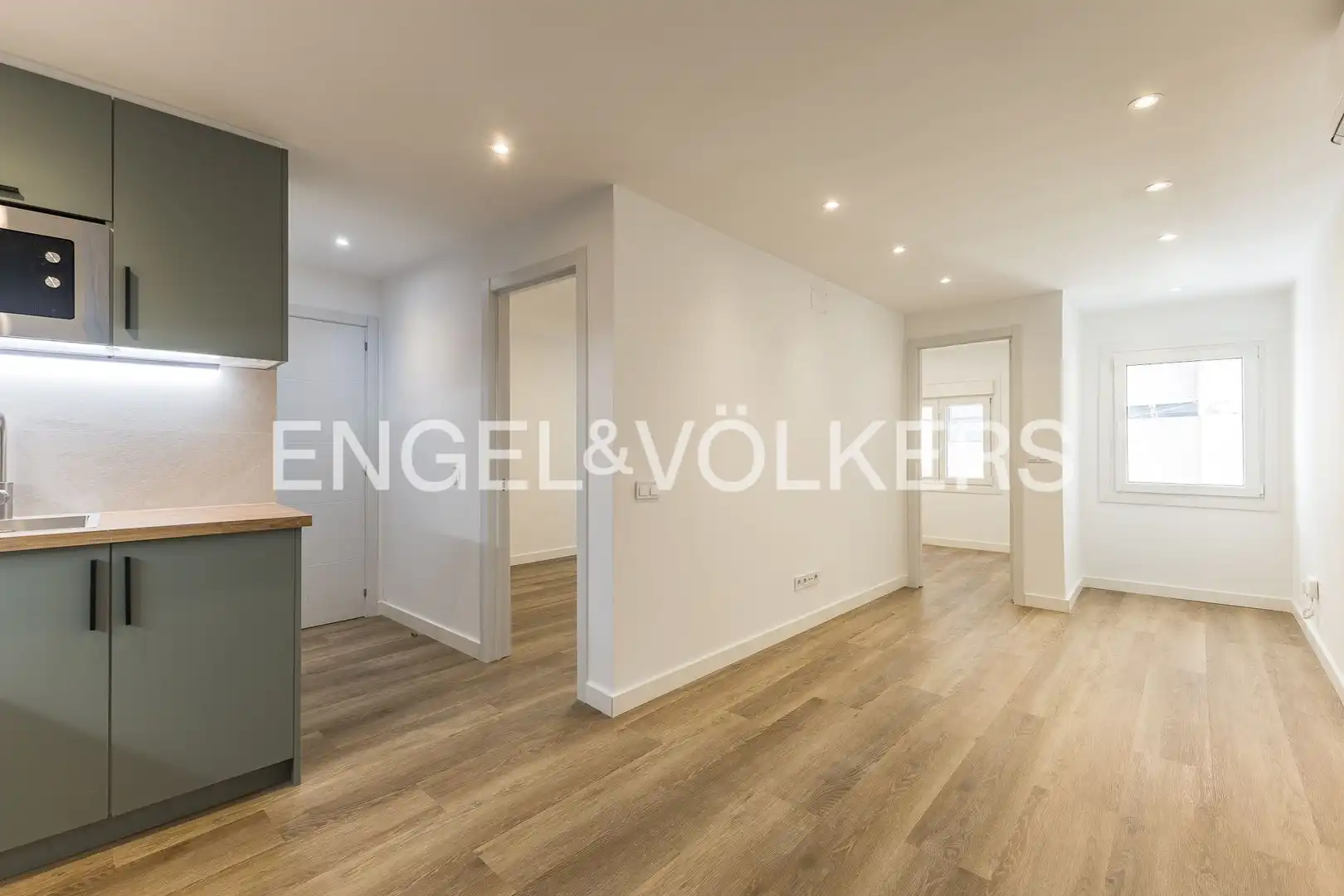 Living room of Flat for sale in L'Hospitalet de Llobregat  with Heating and Balcony