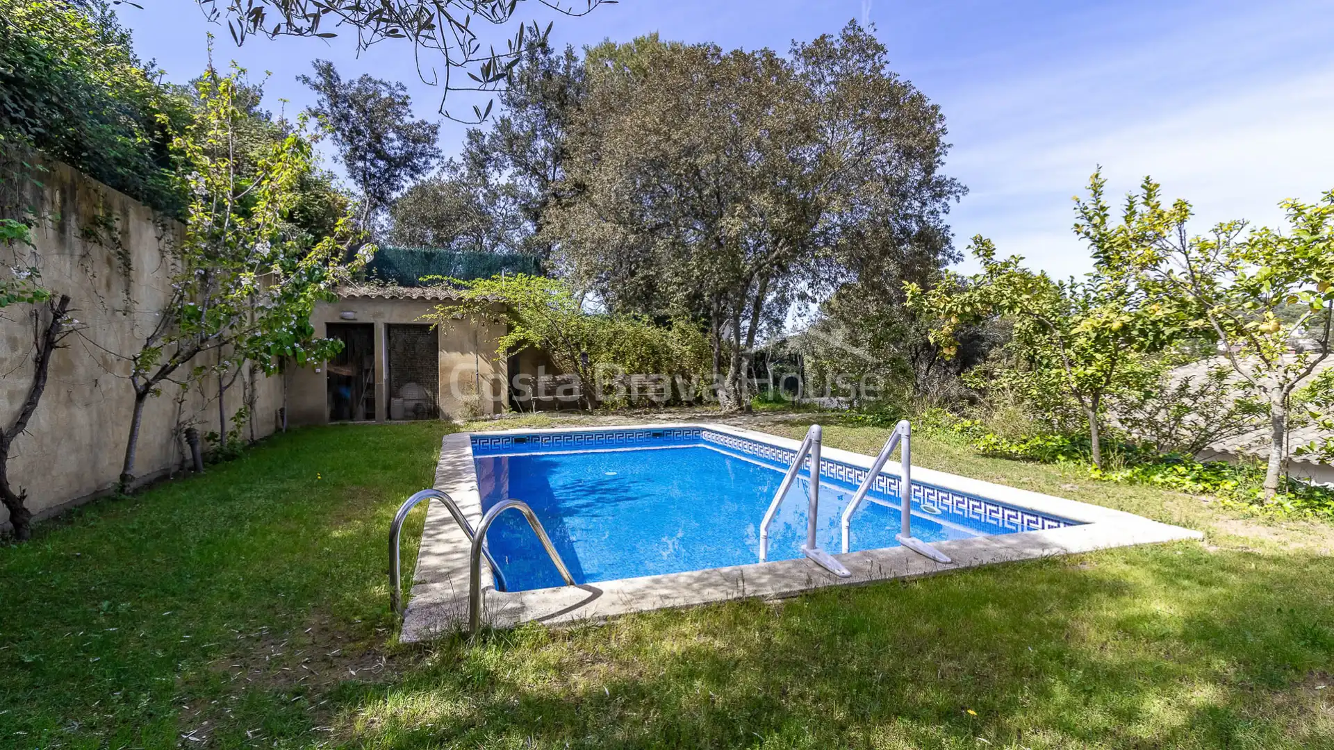 Casa con piscina en venta en Carrer de Joaquim Ruyra, imagen 5