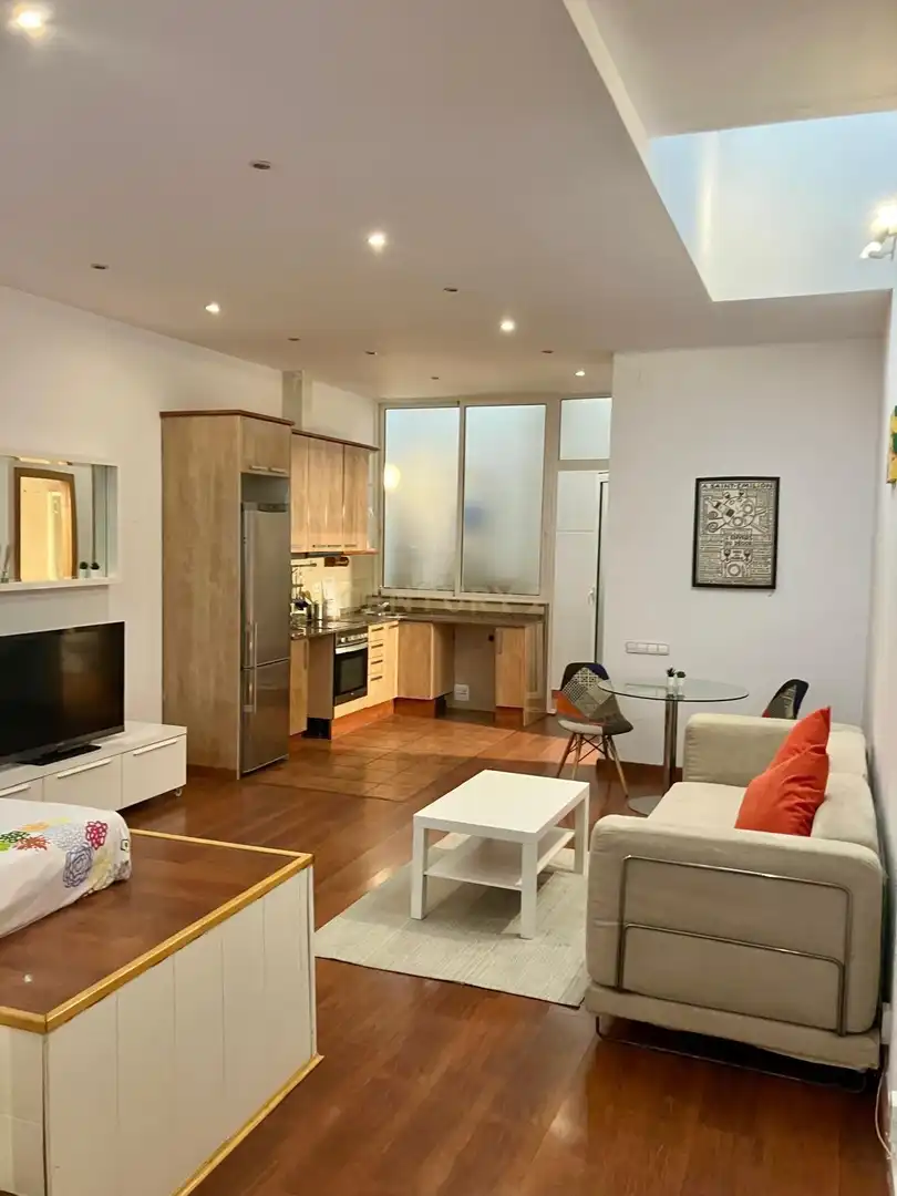 Cuina de Apartament de lloguer en Barcelona amb Aire condicionat